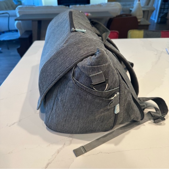 Hie Grovia v. 1 Diaper Bag in Gray/Blue + Pink Changing Pad/Case for Wipes - Picture 9 of 16